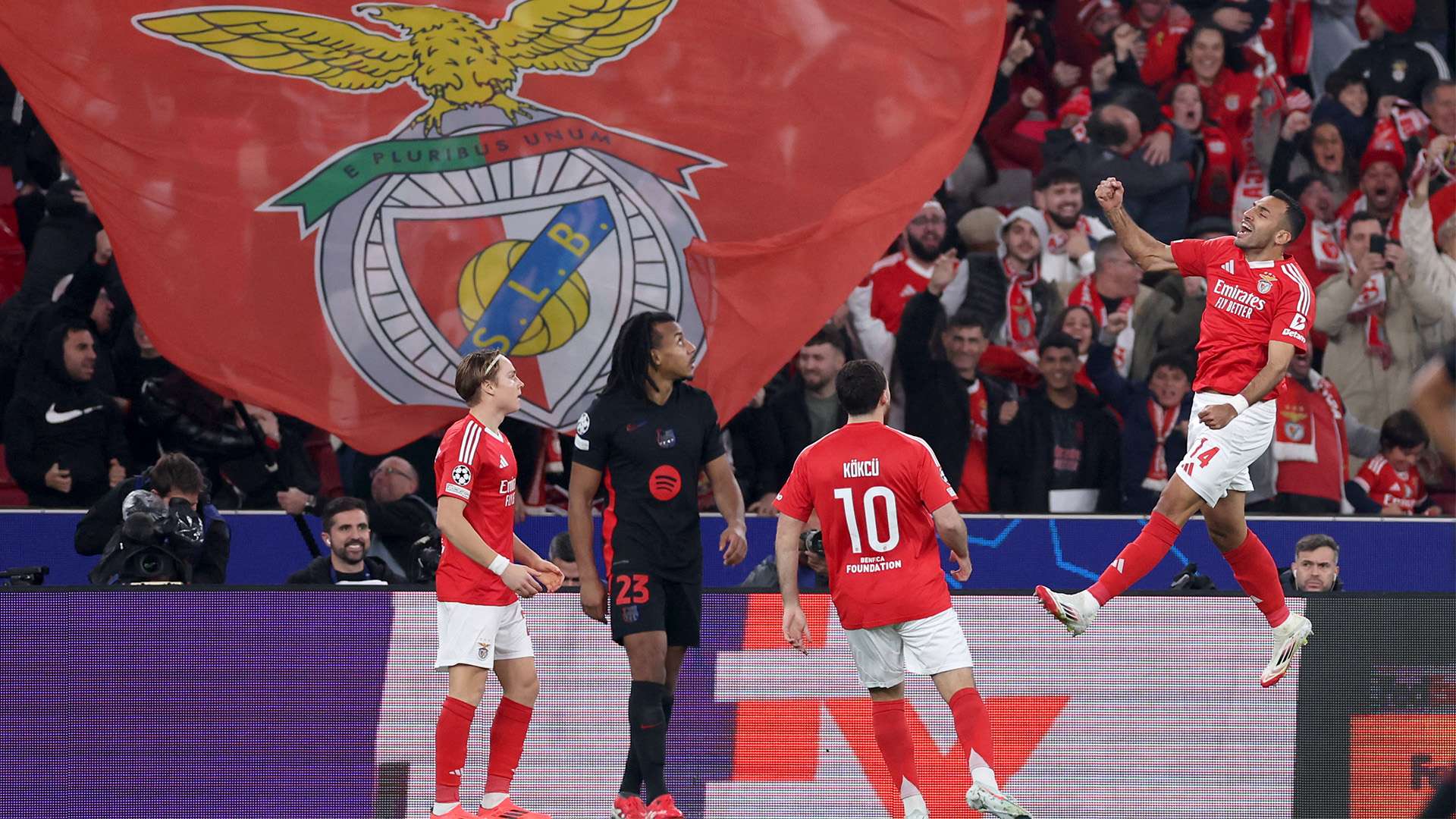 根据对手特 根据对手特